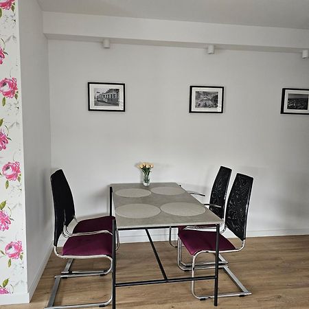 Апартаменты Apartament Flover Еленя-Гура Экстерьер фото