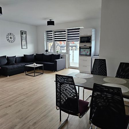 Апартаменты Apartament Flover Еленя-Гура Экстерьер фото