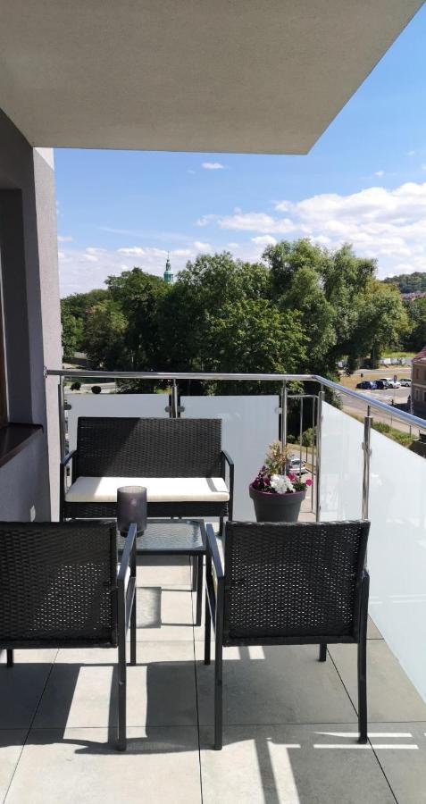 Апартаменты Apartament Flover Еленя-Гура Экстерьер фото