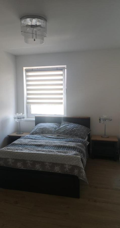Апартаменты Apartament Flover Еленя-Гура Экстерьер фото