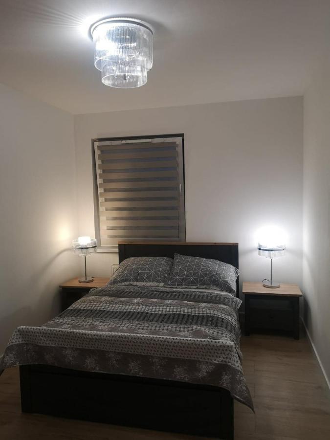 Апартаменты Apartament Flover Еленя-Гура Экстерьер фото